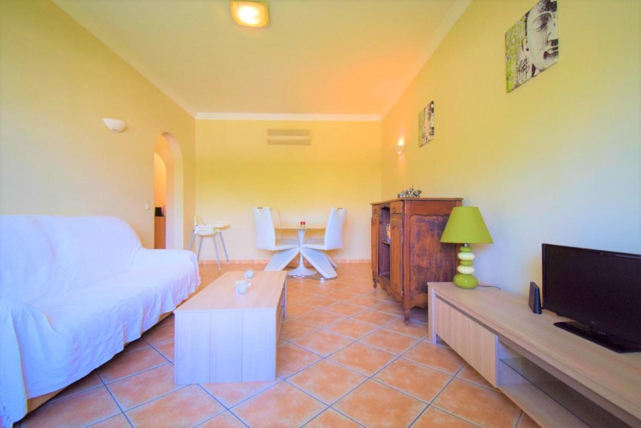 شقة Private Large Terrace Facing The Swimming Pool جويا المظهر الخارجي الصورة