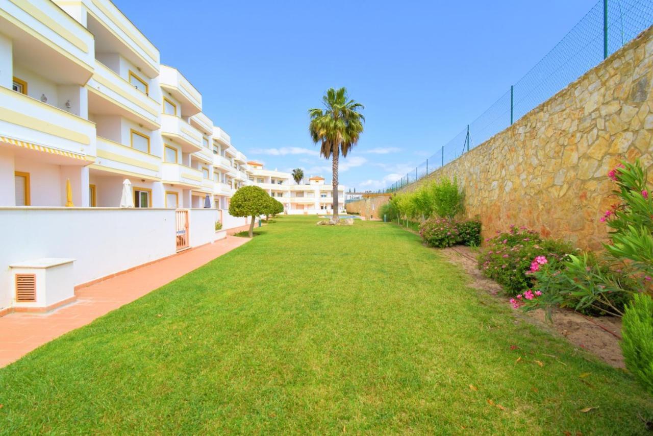 شقة Private Large Terrace Facing The Swimming Pool جويا المظهر الخارجي الصورة