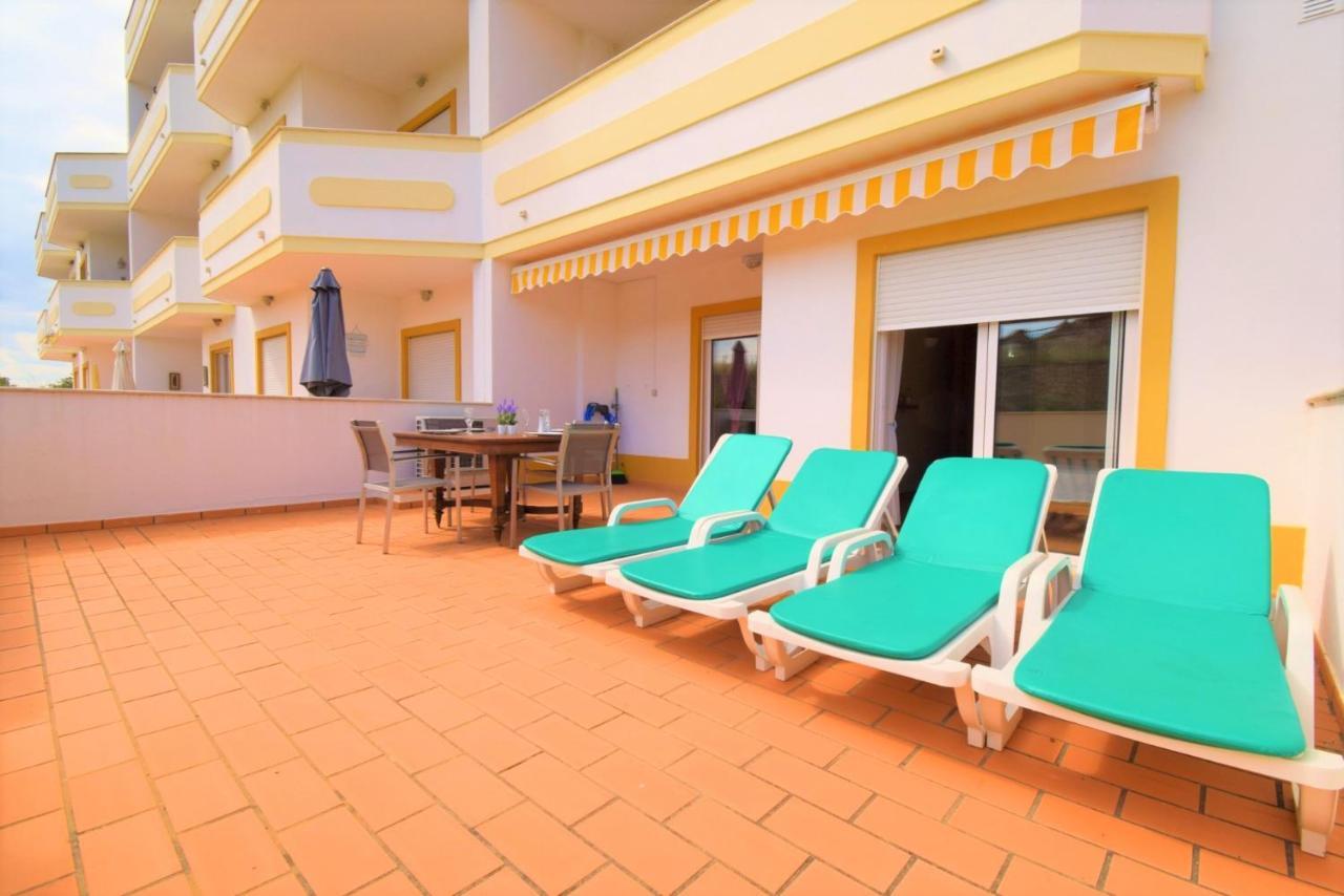 شقة Private Large Terrace Facing The Swimming Pool جويا المظهر الخارجي الصورة
